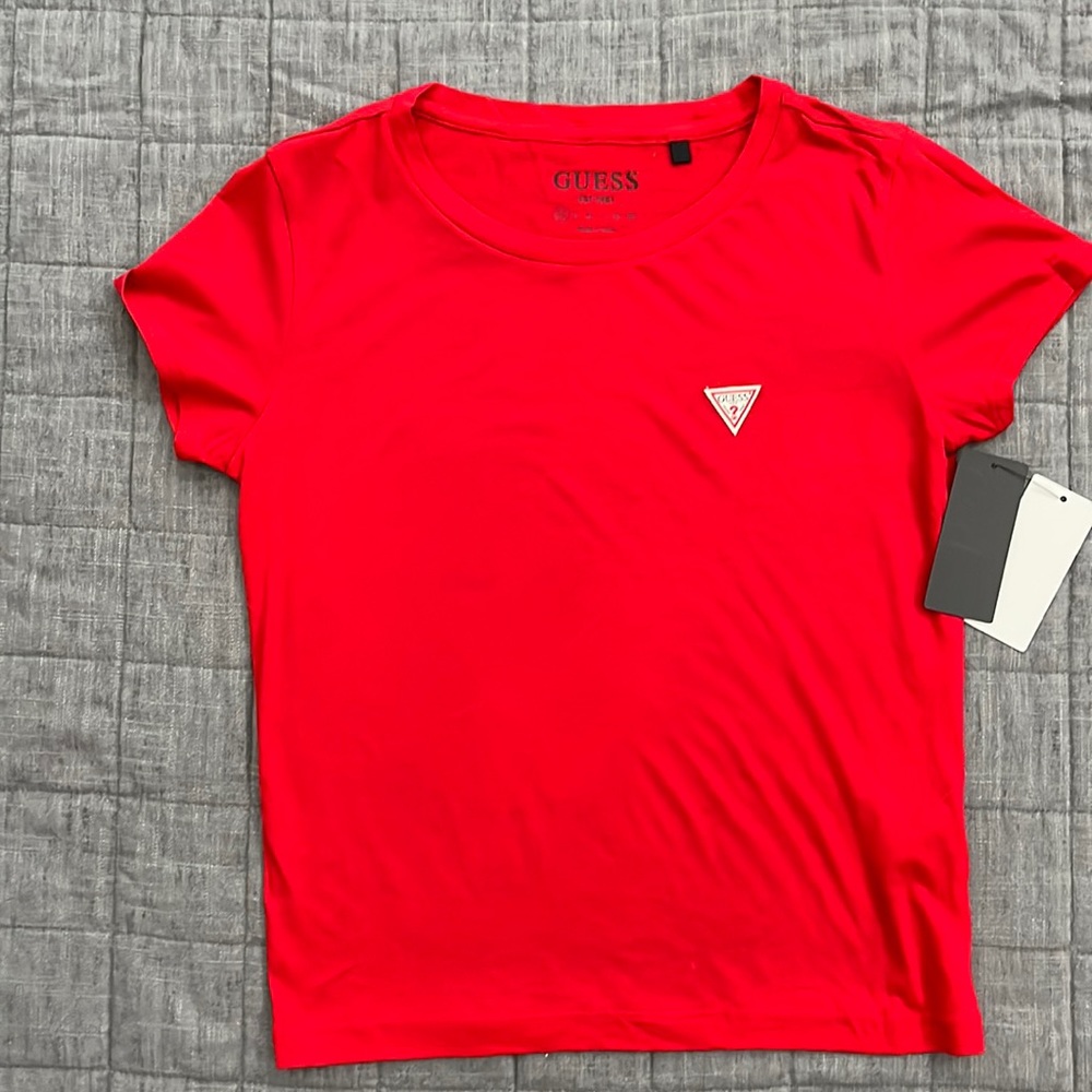 $5 Bundle NWT Guess tshirt